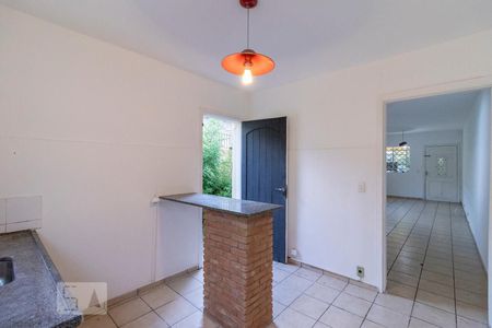 Casa para alugar com 160m², 4 quartos e 2 vagas Casa para alugar com 160m², 4 quartos e 2 vagasCozinha