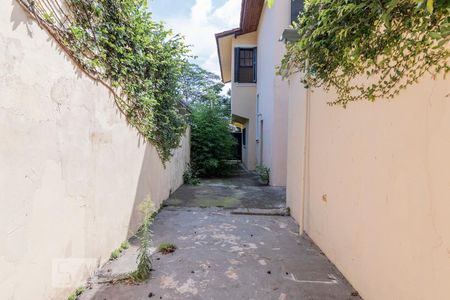 Casa para alugar com 160m², 4 quartos e 2 vagas Casa para alugar com 160m², 4 quartos e 2 vagasFundo da Casa / Garagem