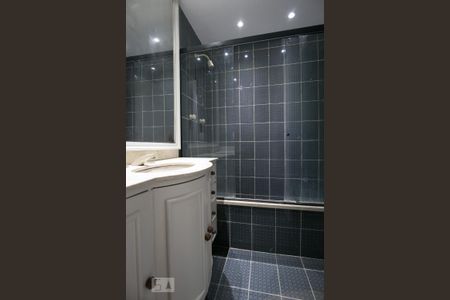 Apartamento para alugar com 174m², 4 quartos e 2 vagasBanheiro social/Box blindex