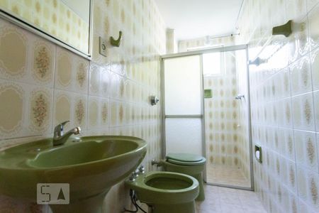 Banheiro de apartamento à venda com 1 quarto, 47m² em Medianeira, Porto Alegre