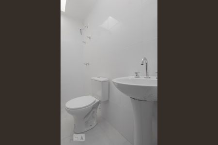Banheiro de casa de condomínio para alugar com 3 quartos, 75m² em Sacomã, São Paulo