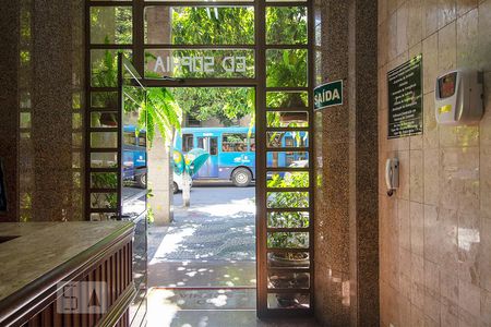 Apartamento para alugar com 74m², 2 quartos e 1 vagaHall