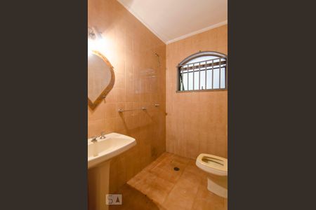 Casa à venda com 500m², 4 quartos e 7 vagasBanheiro de serviço