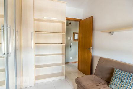 Quarto de apartamento para alugar com 3 quartos, 98m² em Jardim Botânico , Porto Alegre