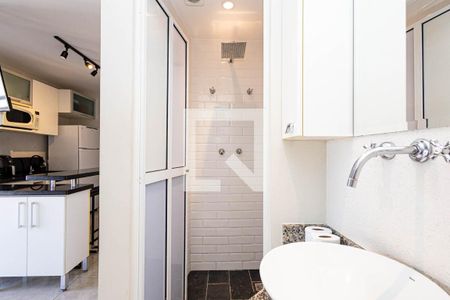 Banheiro de kitnet/studio para alugar com 1 quarto, 30m² em Consolação, São Paulo
