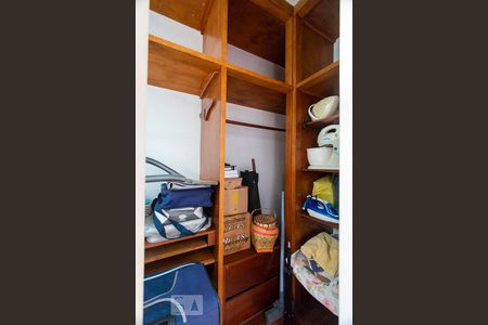 Casa à venda com 280m², 3 quartos e 2 vagasCloset Quarto 1 - Suíte