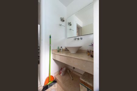 Casa à venda com 280m², 3 quartos e 2 vagasBanheiro social