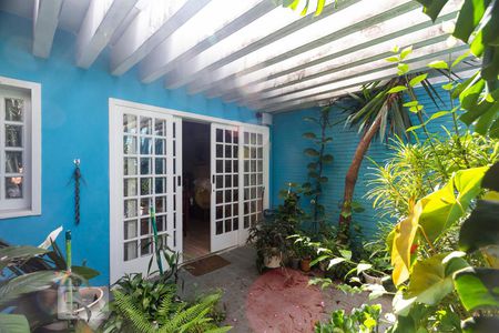 Casa à venda com 280m², 3 quartos e 2 vagasÁrea externa - Salas