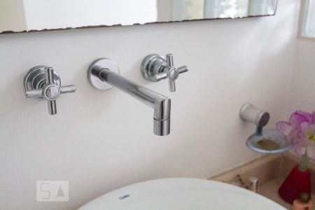 Casa à venda com 280m², 3 quartos e 2 vagasBanheiro social