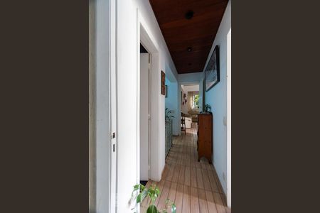 Casa à venda com 280m², 3 quartos e 2 vagasCorredor