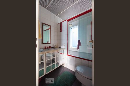 Casa à venda com 280m², 3 quartos e 2 vagasSuíte quarto 1