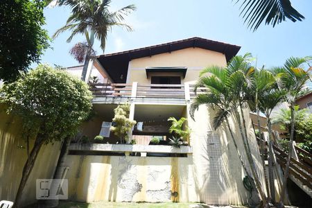 Casa à venda com 300m², 5 quartos e 3 vagasFachada posterior