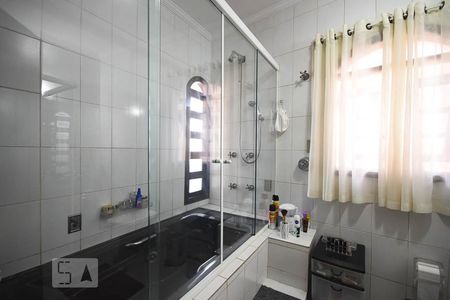 Banheiro suíte 2 de casa à venda com 5 quartos, 300m² em Vila Sônia, São Paulo