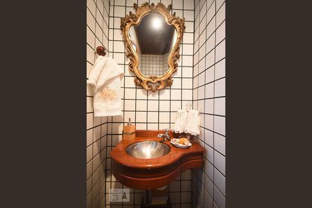 Lavabo 1 de casa à venda com 5 quartos, 300m² em Vila Sônia, São Paulo