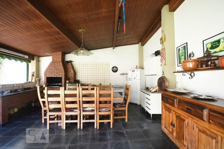 Casa à venda com 300m², 5 quartos e 3 vagasChurrasqueira