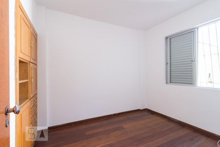 Apartamento à venda com 75m², 3 quartos e 2 vagasQuarto 2