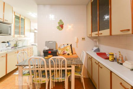 Apartamento à venda com 110m², 3 quartos e 2 vagasCozinha