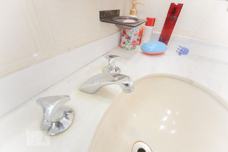 Apartamento à venda com 110m², 3 quartos e 2 vagasBanheiro suíte torneira