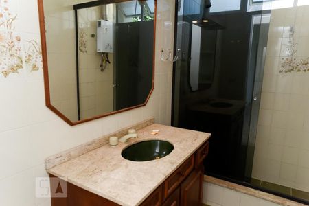 Banheiro de apartamento à venda com 2 quartos, 72m² em Lagoa, Rio de Janeiro