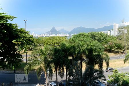 Vista Sala de apartamento à venda com 2 quartos, 72m² em Lagoa, Rio de Janeiro