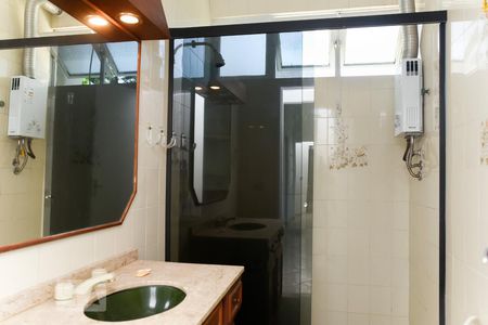 Banheiro de apartamento à venda com 2 quartos, 72m² em Lagoa, Rio de Janeiro