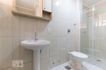 Banheiro de kitnet/studio para alugar com 1 quarto, 60m² em Centro, Campinas