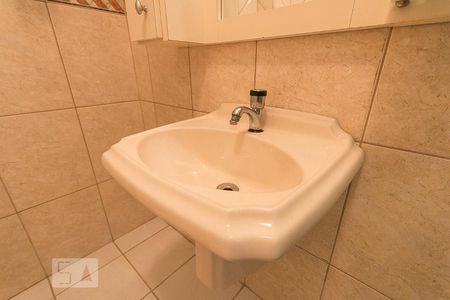 Banheiro da suíte  de apartamento para alugar com 1 quarto, 39m² em Aclimação, São Paulo