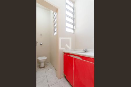 Banheiro de kitnet/studio para alugar com 1 quarto, 90m² em Centro Histórico, Porto Alegre