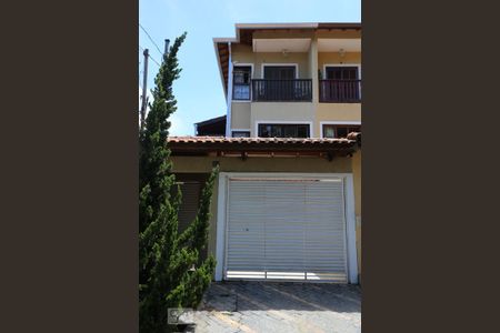 Casa à venda com 250m², 3 quartos e 4 vagas Casa à venda com 250m², 3 quartos e 4 vagasFachada
