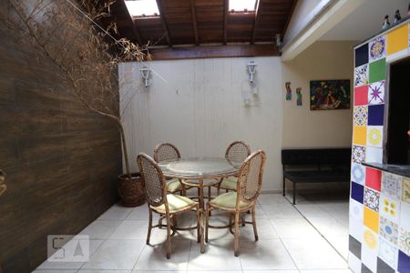 Casa à venda com 250m², 3 quartos e 4 vagas Casa à venda com 250m², 3 quartos e 4 vagasChurrasqueira