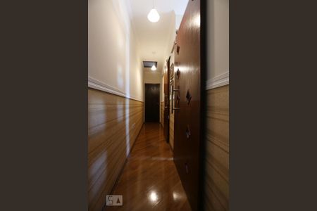 Casa à venda com 250m², 3 quartos e 4 vagas Casa à venda com 250m², 3 quartos e 4 vagasCorredor