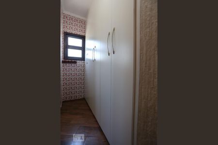 Casa à venda com 250m², 3 quartos e 4 vagas Casa à venda com 250m², 3 quartos e 4 vagasCloset da Suíte
