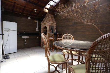 Casa à venda com 250m², 3 quartos e 4 vagas Casa à venda com 250m², 3 quartos e 4 vagasChurrasqueira