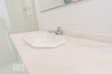 Banheiro de kitnet/studio para alugar com 1 quarto, 32m² em Flamengo, Rio de Janeiro