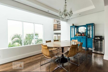 Sala de casa de condomínio para alugar com 3 quartos, 440m² em Alphaville, Barueri