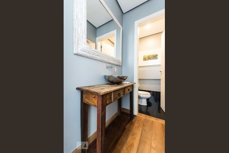 Lavabo de casa de condomínio para alugar com 3 quartos, 440m² em Alphaville, Barueri