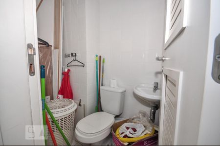 Apartamento para alugar com 113m², 3 quartos e 2 vagas Apartamento para alugar com 113m², 3 quartos e 2 vagasBanheiro de Serviço