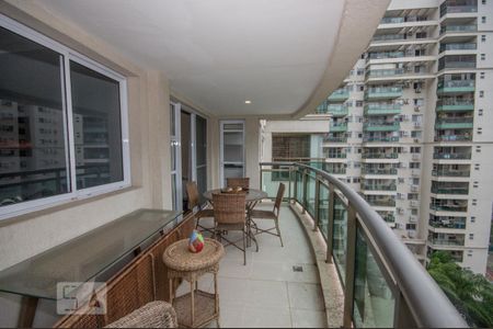 Apartamento para alugar com 113m², 3 quartos e 2 vagas Apartamento para alugar com 113m², 3 quartos e 2 vagasVaranda