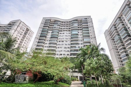 Apartamento para alugar com 113m², 3 quartos e 2 vagas Apartamento para alugar com 113m², 3 quartos e 2 vagasFachada