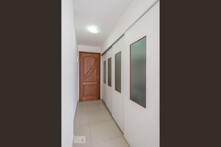 Corredor de entrada de kitnet/studio para alugar com 1 quarto, 33m² em Centro, Rio de Janeiro