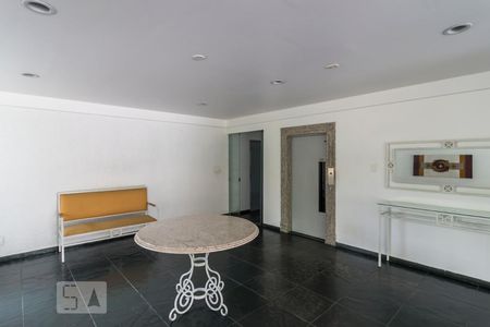 Apartamento para alugar com 112m², 3 quartos e 2 vagasHall social