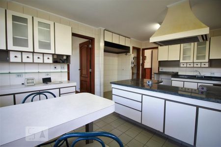 Casa para alugar com 647m², 5 quartos e 4 vagasCozinha
