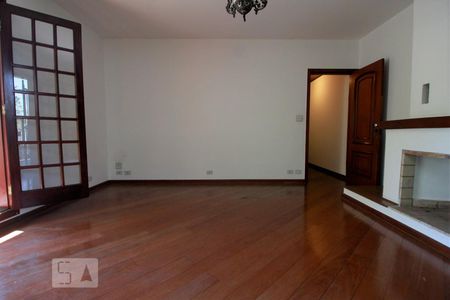Casa para alugar com 647m², 5 quartos e 4 vagasSala