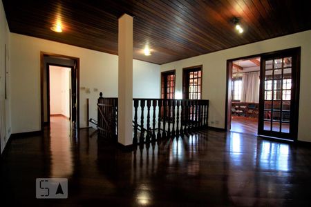 Casa para alugar com 647m², 5 quartos e 4 vagasSala