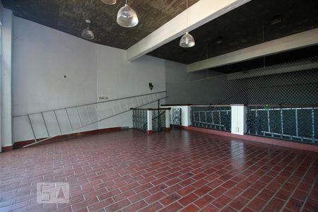 Casa para alugar com 647m², 5 quartos e 4 vagasSalão