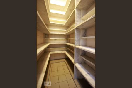 Casa para alugar com 647m², 5 quartos e 4 vagasDespensa