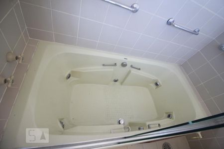 Casa para alugar com 647m², 5 quartos e 4 vagasBanheira