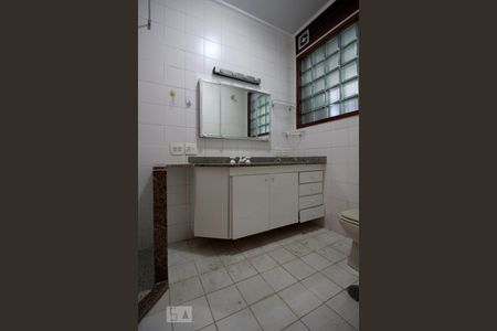 Casa para alugar com 647m², 5 quartos e 4 vagasBanheiro da suíte 