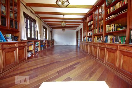 Casa para alugar com 647m², 5 quartos e 4 vagasSala