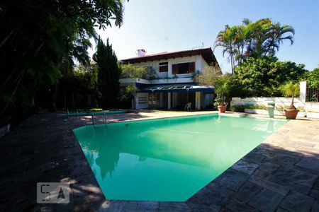 Casa para alugar com 647m², 5 quartos e 4 vagasPiscinas